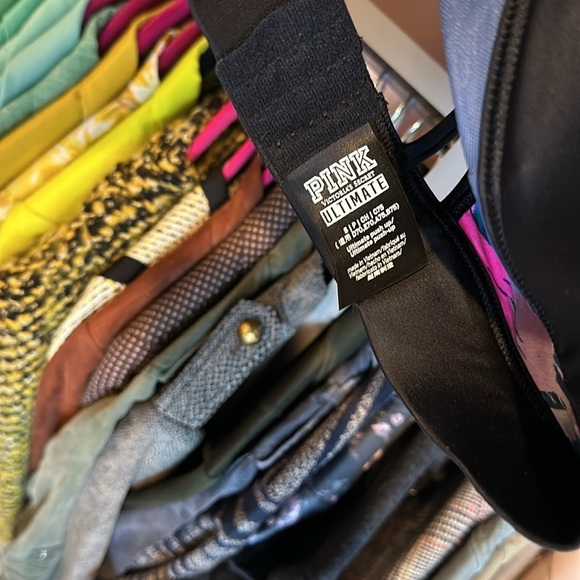 PINK Ultimate black with flower print racerback sports bra size S NWOT - Picture 2 of 3